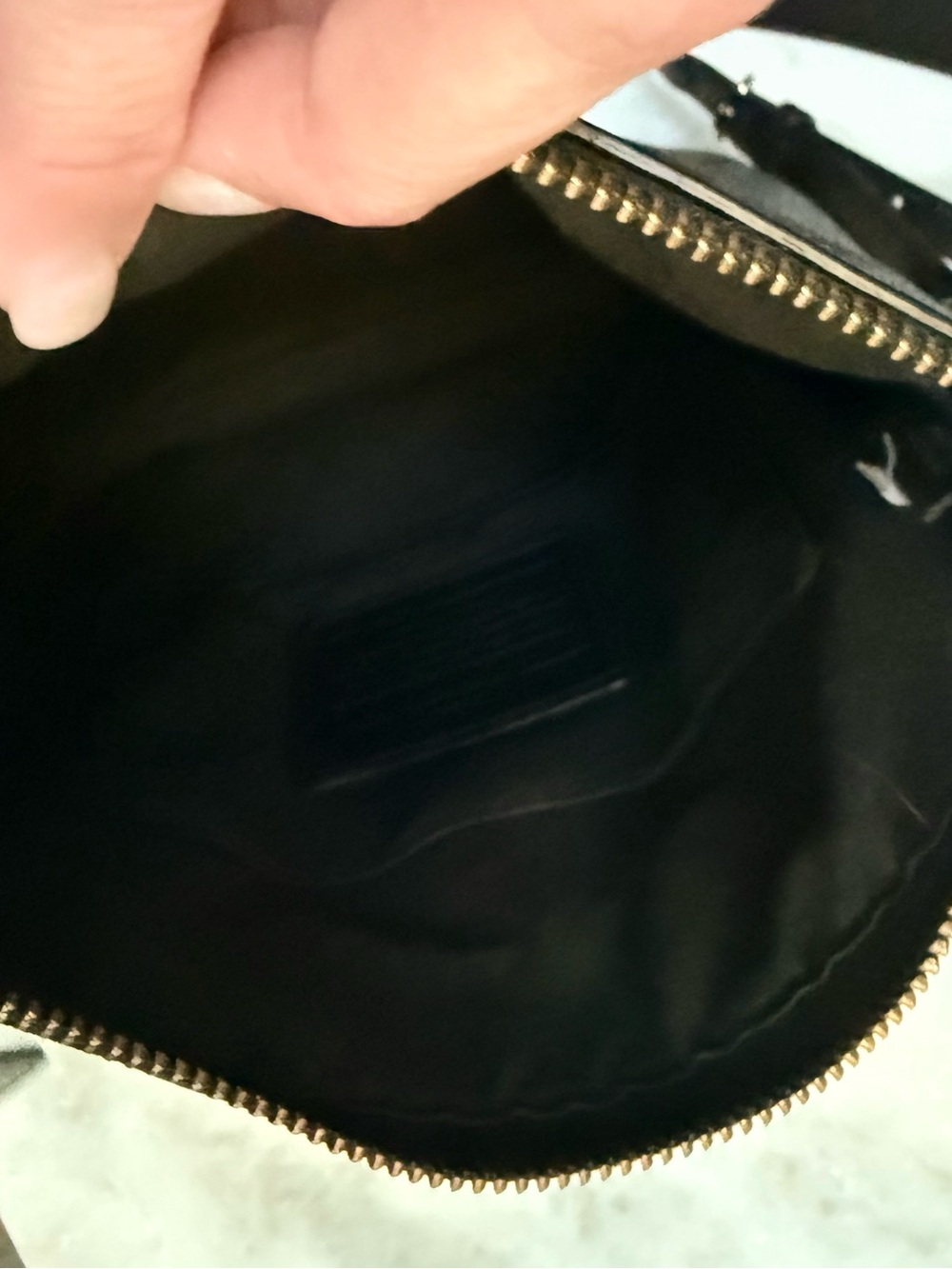 Coach North/South Crossgrain Leather Crossbody Swingpack
Style F36063V 🖤 - Picture 8 of 10